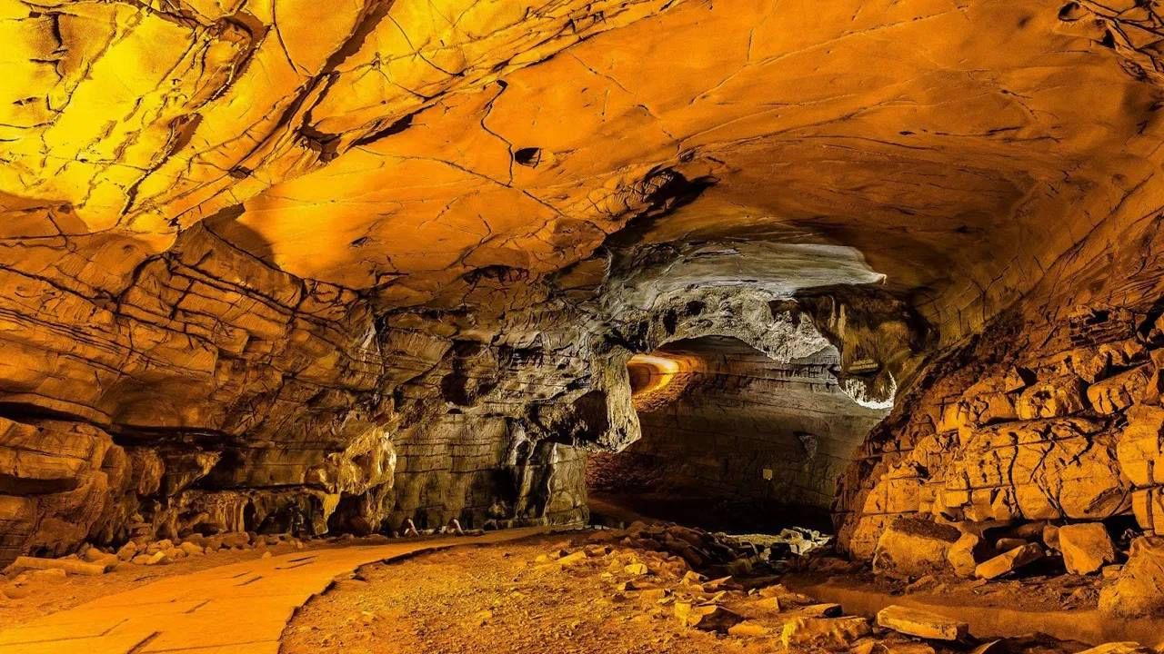 आंध्र प्रदेशमध्ये जोनागिरी नावाची एक खाण आहे. तेलंगाणा राज्याच्या सीमेवर ही खाण आहे. ही भारतातली सर्वांत पहिली खासगी खाण आहे. या खाणीचा मालकी हक्क सध्या डेक्कन गोल्ड माईन्स लिमिटेड या कंपनीजवळ आहे.