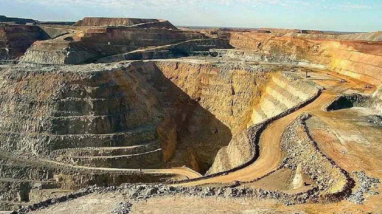 रामगिरी गोल्ड मानन्स ही एक खाण भारतातील प्रसिद्ध सोन्याच्या खाणींपैकी एक आहे. ही खाण आंध्र प्रदेश राज्यातील रामगिरी या भागात आहे. ही सोन्याची खाण गेल्या अनेक वर्षांपासून बंद आहे.  