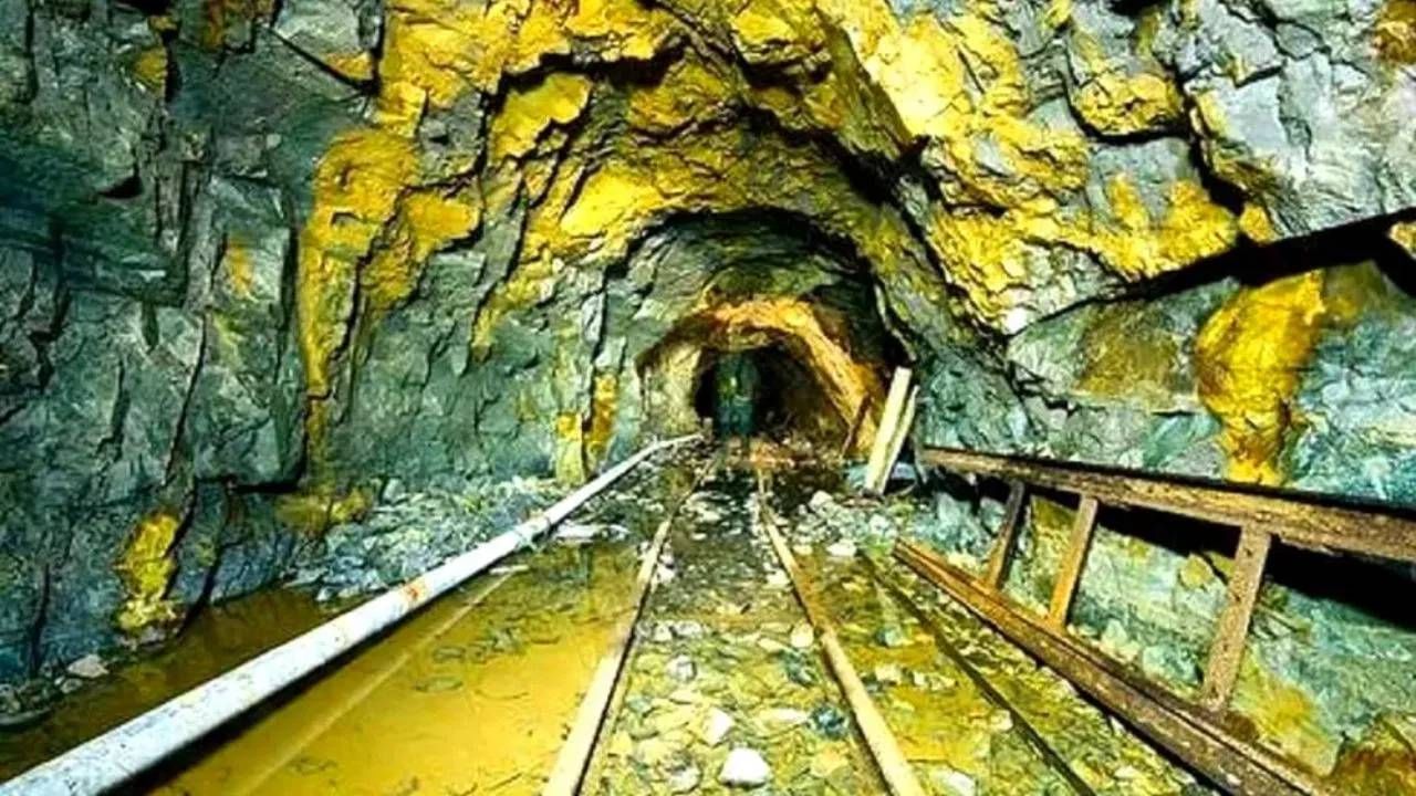 झारखंड राज्यातील चांडील भागात लावा गोल्ड माईन्स नावाची एक सोन्याची खाण आहे. या खाणीत सोन्याचा साठा किती आहे, याचा अजूनही शोध घेतला जातोय. त्यामुळेच ही गोल्ड माईन सध्यातरी एवढी प्रसिद्ध नाही. 