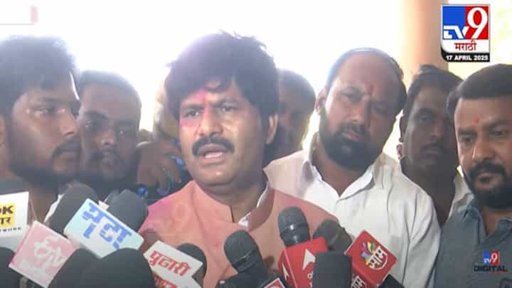 Gopichand Padalkar : 'ज्यावेळी तुम्हाला चड्ड्याही नव्हत्या तेव्हापासून मी...', पडळकरांचा पलटवार, नेमका रोख कोणावर? Gopichand Padalkar : 'ज्यावेळी तुम्हाला चड्ड्याही नव्हत्या तेव्हापासून मी...', पडळकरांचा पलटवार, नेमका रोख कोणावर?