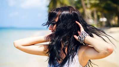 उन्हाळ्यात नैसर्गिकरित्या काळे आणि जाड केस हवेत, मग फक्त एकच गोष्ट करा, लगेचच होईल फायदा