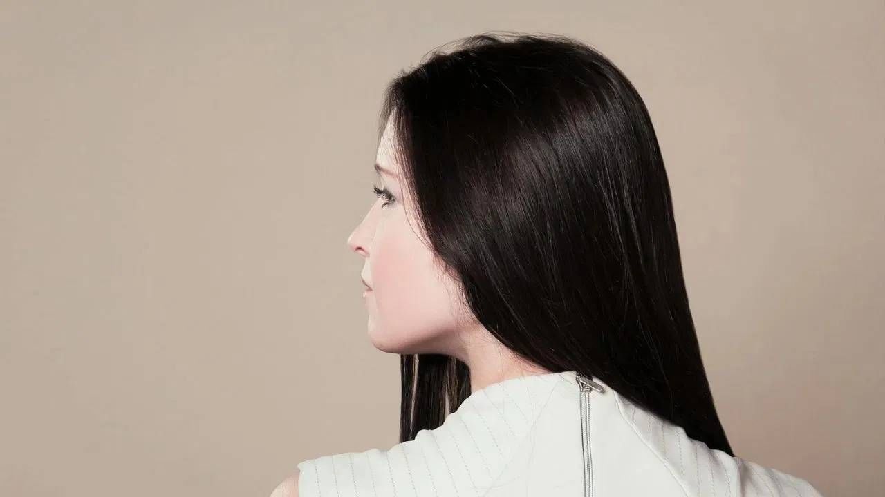 तुम्हीही केसांना दही लावता का? तर जाणून घ्या फायदे आणि तोटे तुम्हीही केसांना दही लावता का? तर जाणून घ्या फायदे आणि तोटे