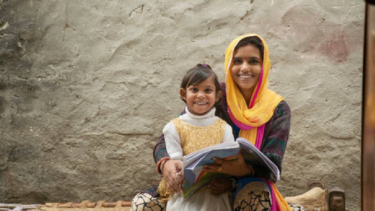 विविध सर्वेक्षण आणि रिपोर्ट्समध्ये ही बाब समोर आली आहे की भारतातील सर्वांत आनंदी राज्यांमध्ये जीवनाची गुणवत्ता, समाजाची स्थिती, आर्थिक स्थिरता, समृद्ध संस्कृती आणि उत्तम पर्यावरण हे सर्व पहायला मिळतंय. तर कमी आनंदी असलेल्या राज्यांमध्ये गरीबी, नैसर्गिक आपत्ती किंवा सामाजिक अस्थिरता अशी परिस्थिती आहे. 
