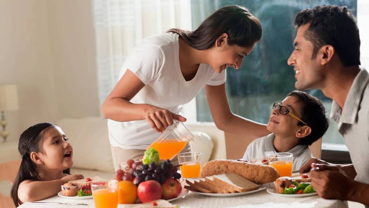 मानसिक आणि शारीरिक आरोग्य सुधारण्यासाठी या सवयींचा करा अवलंब मानसिक आणि शारीरिक आरोग्य सुधारण्यासाठी या सवयींचा करा अवलंब