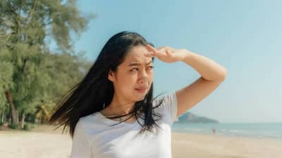 उष्माघाताची लक्षणे दिसल्यास ताबडतोब अवलंबा या 5 गोष्टी, खबरदारी देखील जाणून घ्या