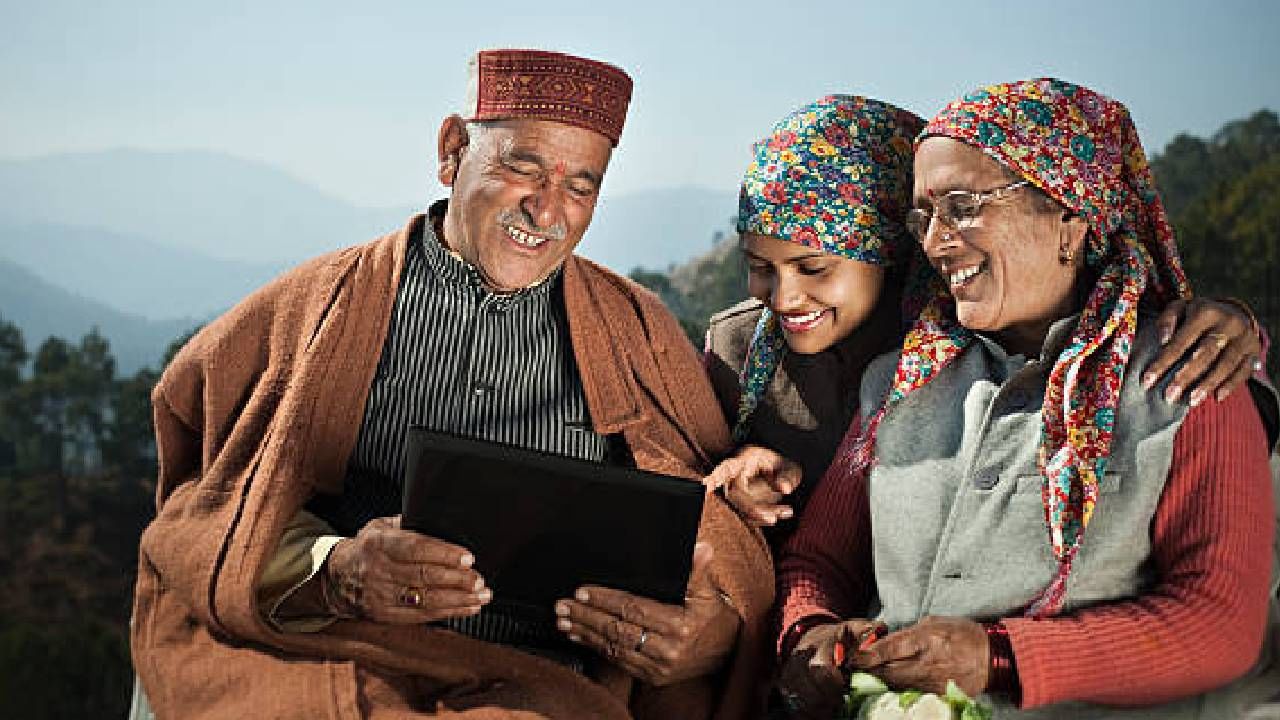 या रिपोर्टनुसार, हिमाचल प्रदेश हे भारतातील सर्वांत आनंदी राज्य आहे. हिमाचलची नैसर्गिक सुंदरता आणि लोकांमधील घनिष्ठ संबंध हे इथल्या लोकांच्या आनंदाचं प्रमुख कारण आहे. निसर्गाच्या सानिध्यात राहणं हेसुद्धा इथल्या लोकांच्या आनंदी जीवनाचं मुख्य कारण आहे. 
