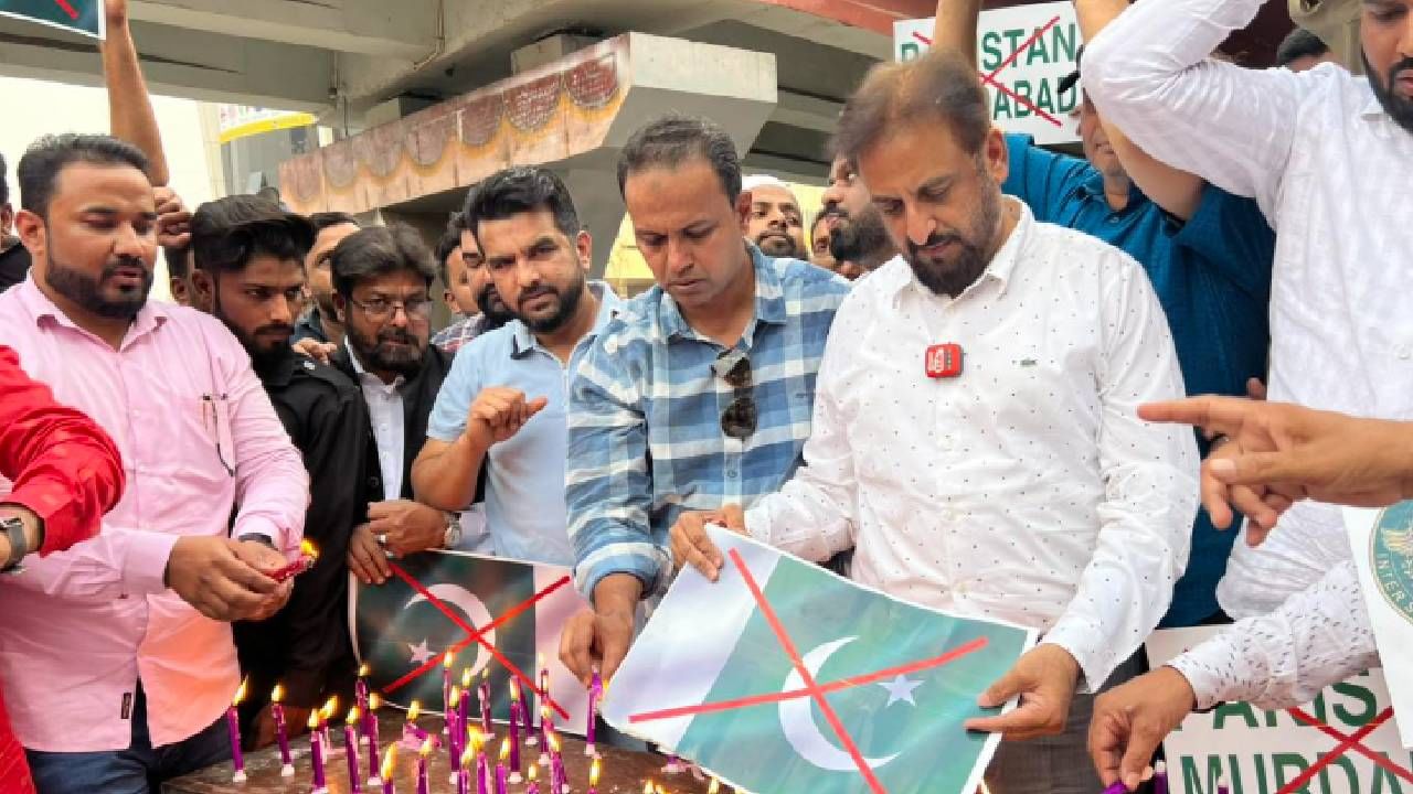 तसेच, "आज पंतप्रधान मोदी यांनी सर्वपक्षीय पक्षाची बैठक बोलावली होती. आमचे म्हणणे आहे की उरीची घटना झाली होती, त्यावेळी तुम्ही अशीच मिटिंग बोलावली होती. पुलवामा झाले तेव्हाही अशीच बैठख बोलावण्यात आली. लोकसभेमध्ये मोदी यांनी धमाकेदार भाषण दिले होते. आम्ही ईट का जवाब पथर से देंगे, असे त्यांनी सांगितले होते. त्यावेळी कारवाई केली असती तर, पहलगाम झाले नसते, अशी टीका त्यांनी केंद्र सरकारवर केली.
