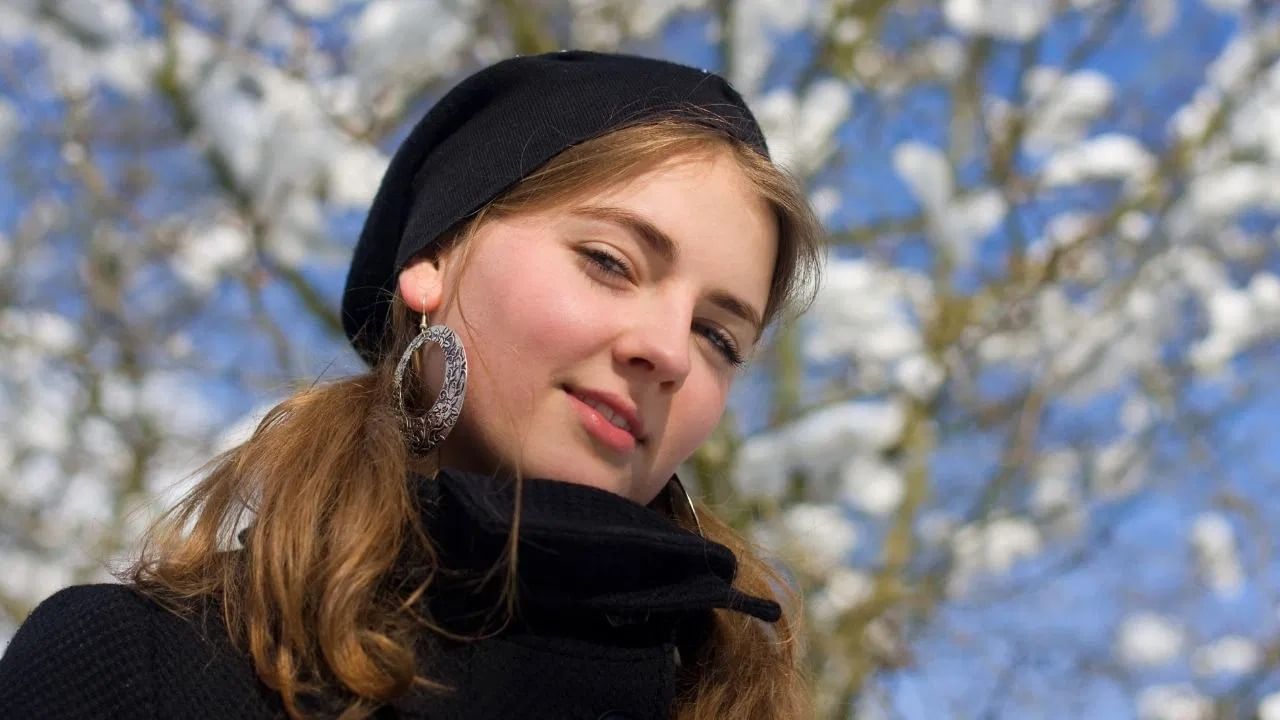 काश्मीरनंतर उत्तराखंड आणि हिमाचल प्रदेशातील मुलीही सुंदर आहेत. वातावरणामुळे येथील नागरिकांचं सौंदर्य आणखी बहरतं..