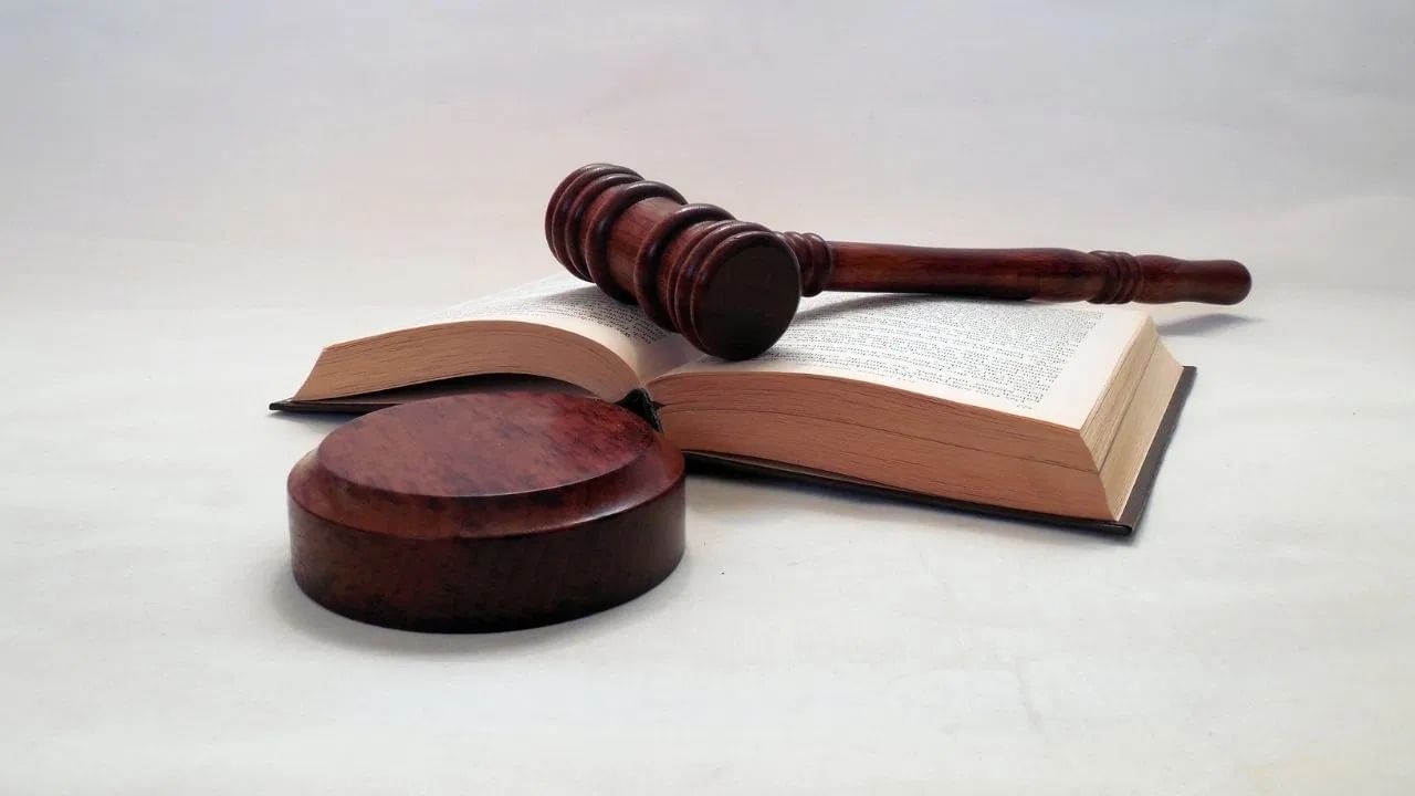 हिंदू उत्तराधिकार कायदा (HSA) 1956 नुसार, वर्ग-1 उत्तराधिकारात, पत्नी, मुलगा, मुलगी, मृत मुलगा, मृत मुलाचा मुलगा, मृत मुलाची पत्नी, मृत मुलाचा मुलगा आणि मुलाच्या पत्नीची मुले उत्तराधिकारी होऊ शकतात.