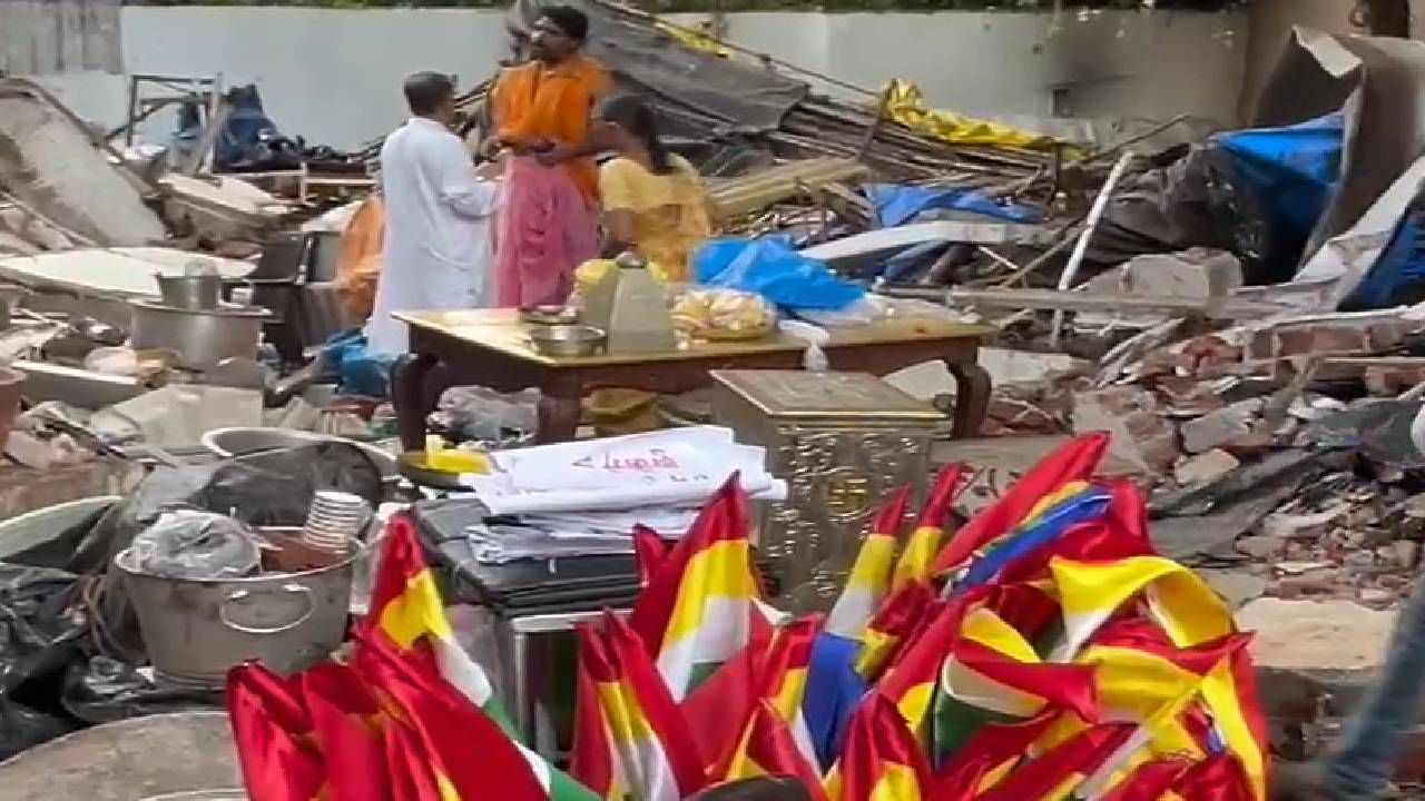 मात्र या आंदोलनापूर्वी तोडक कारवाई केलेल्या मंदिरात जैन बांधवांकडून आरती करण्यात आली.