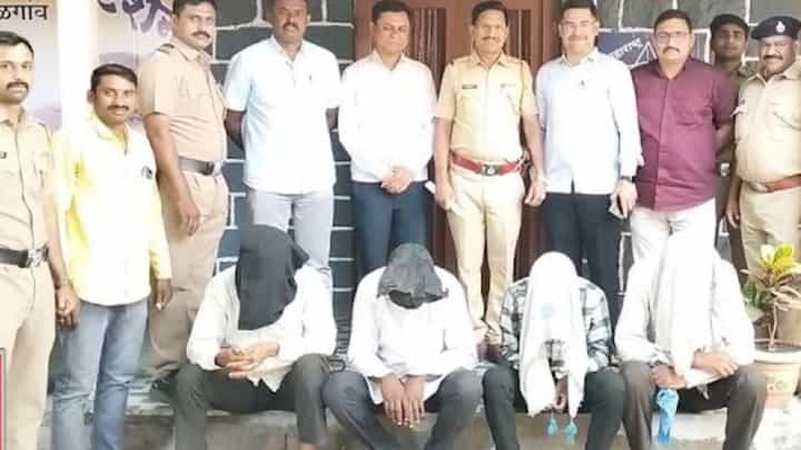 Jalgaon News : फूल टाईम पोलीस, पार्ट टाईम चोर; पोलीस उपनिरीक्षकानेच बनवली चोरांची टोळी Jalgaon News : फूल टाईम पोलीस, पार्ट टाईम चोर; पोलीस उपनिरीक्षकानेच बनवली चोरांची टोळी