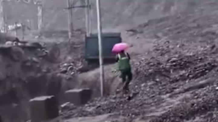 Jammu-Kashmir : जम्मू-काश्मीरमध्ये मुसळधार पाऊस आणि भूस्खलन; तिघांचा मृत्यू Jammu-Kashmir : जम्मू-काश्मीरमध्ये मुसळधार पाऊस आणि भूस्खलन; तिघांचा मृत्यू