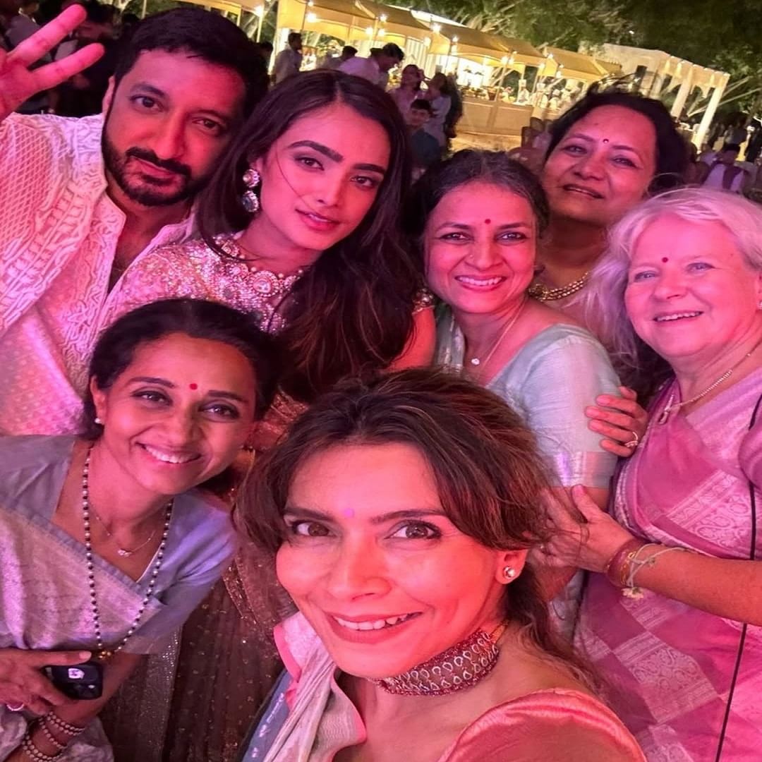 ऋतुजा पाटील यांच्याबद्दल सांगायचं झालं तर,  साताऱ्यातील फलटणचे प्रविण पाटील यांच्या कन्या आहेत. जय पवार आणि ऋतुजा पाटील हे काही वर्षांपासून एकमेकांना ओळखतात.