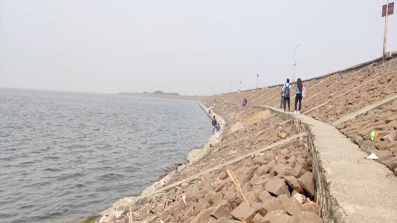 Jayakwadi Dam : उपसा होणाऱ्या पाण्याच्या सहापट पाण्याचं बाष्पीभवन; जायकवाडीच्या साठयात झपाट्याने घट Jayakwadi Dam : उपसा होणाऱ्या पाण्याच्या सहापट पाण्याचं बाष्पीभवन; जायकवाडीच्या साठयात झपाट्याने घट