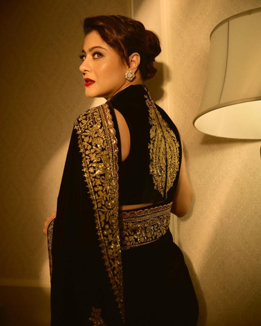 अभिनेत्री काजोल हिला आज कोणत्याच ओळखीची गरज नाही. काजोल आज बॉलिवूडपासून दूर असली तरी कोणत्या न कोणत्या कारणामुळे चर्चेत असते.