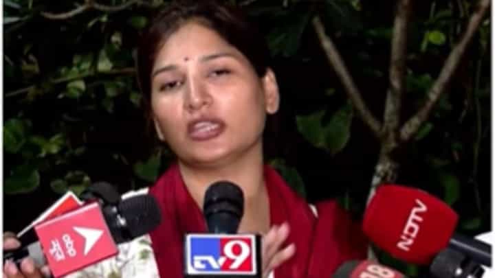 Karuna Sharma : .. तेव्हा माझा मोठा विजय होईल, मुंडेंची याचिका फेटाळल्यावर करुणा शर्मांची प्रतिक्रिया Karuna Sharma : .. तेव्हा माझा मोठा विजय होईल, मुंडेंची याचिका फेटाळल्यावर करुणा शर्मांची प्रतिक्रिया