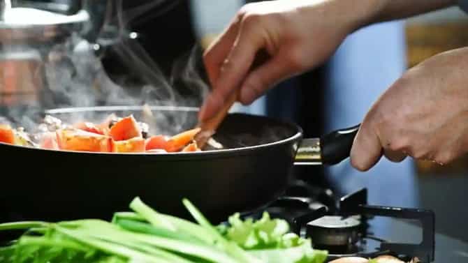 Cancer Risk Control: स्वयंपाकघरातील हा पदार्थ खा, कर्करोग आणि कोलेस्ट्रॉल समस्या चटकन होतील गायब