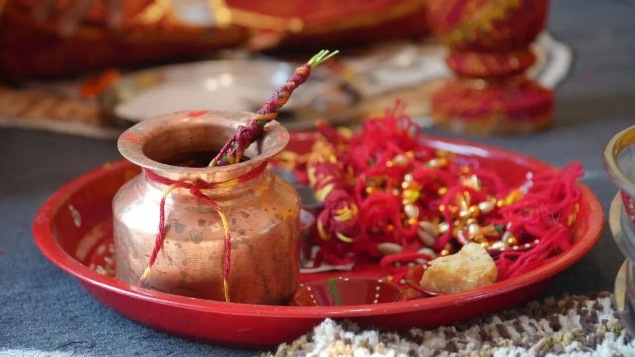 याशिवाय, जर पूजेनंतर तांदूळ, गहू किंवा इतर धान्य शिल्लक राहिले तर तुम्ही ते तुमच्या बागेत लावू शकता किंवा पक्ष्यांना खायला घालू शकता.