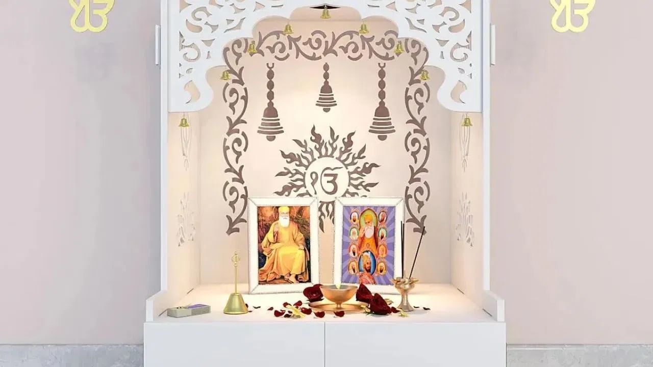 देवदेवतांच्या जुन्या मूर्तींचे काय करावं? जुनी मंदिरं आणि अभिषेक केलेल्या मूर्ती पाण्यात विसर्जित करू नयेत. सर्वोत्तम वापरासाठी ते गुरु किंवा मंदिराच्या पुजाऱ्याकडे सुपूर्द करावे. मंदिर किंवा मूर्ती चौकाचौकात किंवा झाडाखाली एकटी ठेवण्याऐवजी, तिचे आदरपूर्वक विसर्जन केलं पाहिजे.