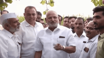 कर्जमाफीच्या पैशाचं काय करता? साखरपुडे, लग्न... कर्जमाफीबद्दल विचारताच माणिकराव कोकाटेंनी शेतकऱ्याला सुनावलं!