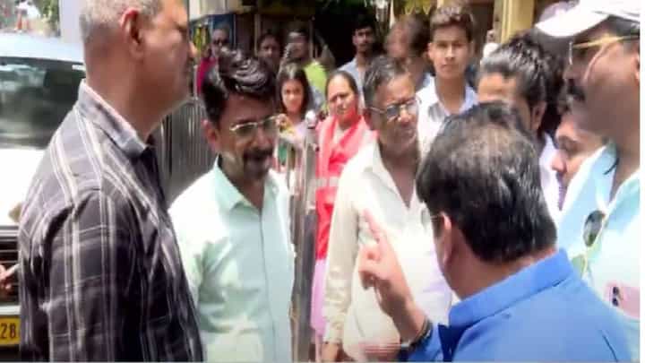 MNS : ‘तुम मराठी लोग गंदा...’, मुंबईत पुन्हा मराठी माणसाचा अपमान, मनसेचा आरोप काय? घाटकोपरमध्ये नेमकं घडलं काय? MNS : ‘तुम मराठी लोग गंदा...’, मुंबईत पुन्हा मराठी माणसाचा अपमान, मनसेचा आरोप काय? घाटकोपरमध्ये नेमकं घडलं काय?