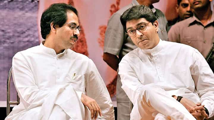 Shivsena UBT : हातात हात ओठांवर हसू... ठाकरेंच्या सेनेकडून राज-उद्धव यांचा मातोश्रीजवळचा 'तो' फोटो ट्वीट Shivsena UBT : हातात हात ओठांवर हसू... ठाकरेंच्या सेनेकडून राज-उद्धव यांचा मातोश्रीजवळचा 'तो' फोटो ट्वीट