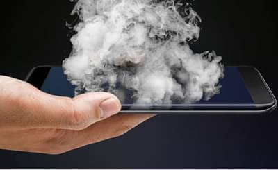 तुम्हीही करत असाल असं, तर फोन फुटण्याची शक्यता वाढू शकते! हे टिप्स फॉलो करा आणि सावध व्हा!