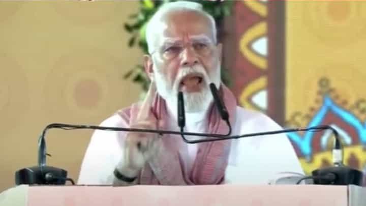 PM Modi : 'प्रत्येक दहशतवाद्याला शोधून काढू आणि...', पहलगामच्या हल्ल्यानंतर मोदींची पहिलीच सभा, नेमकं काय म्हणाले? PM Modi : 'प्रत्येक दहशतवाद्याला शोधून काढू आणि...', पहलगामच्या हल्ल्यानंतर मोदींची पहिलीच सभा, नेमकं काय म्हणाले?