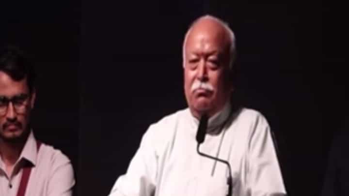 Mohan Bhagwat : जगात एकच मानव धर्म आहे, त्यालाच हिंदू धर्म म्हणतात - मोहन भागवत Mohan Bhagwat : जगात एकच मानव धर्म आहे, त्यालाच हिंदू धर्म म्हणतात - मोहन भागवत
