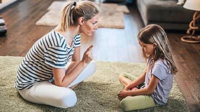 Parenting Tips: तुमचं मुल वारंवार इतरांना मारत असेल तर ही पद्धत अवलंबा, काही दिवसातच होईल शांत