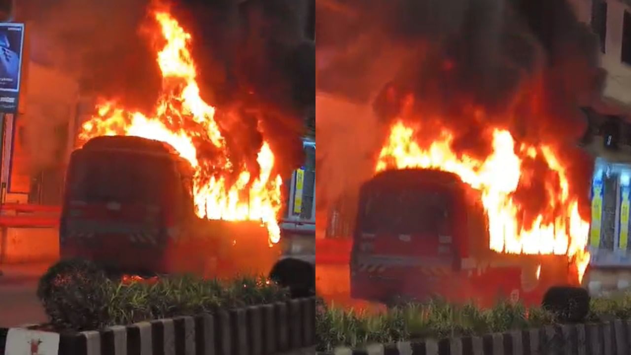 चर्चगेट स्थानकातील प्लॅटफॉर्म क्रमांक ४ बाहेर आग लागल्याने खबरदारीचा उपाय म्हणून फास्ट लोकल गाड्या प्लॅटफॉर्म क्रमांक २ वर वळवण्यात आल्या होत्या. यामुळे प्रवाशांना गैरसोयीचा सामना करावा लागला.
