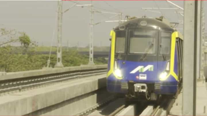 Mumbai Metro : वर्ष अखेरपर्यंत मुंबईकरांच्या सेवेत आणखी एक मेट्रो येणार Mumbai Metro : वर्ष अखेरपर्यंत मुंबईकरांच्या सेवेत आणखी एक मेट्रो येणार