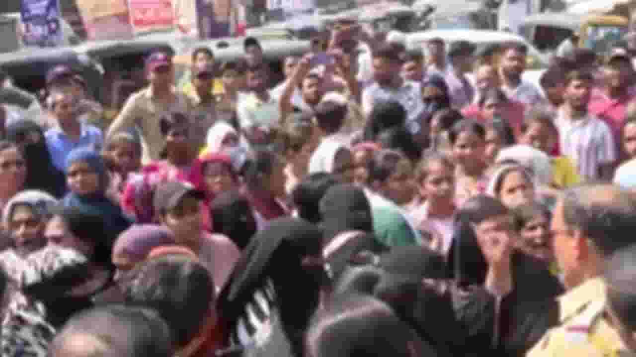 Mumbra Crime News : चिमुकलीवर अत्याचार आणि हत्या प्रकरणी स्थानिक पुन्हा आक्रमक