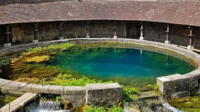 ‘या’ विहिरीत गेलेला कधीच परतला नाही, गूढ रहस्य जाणून घ्या