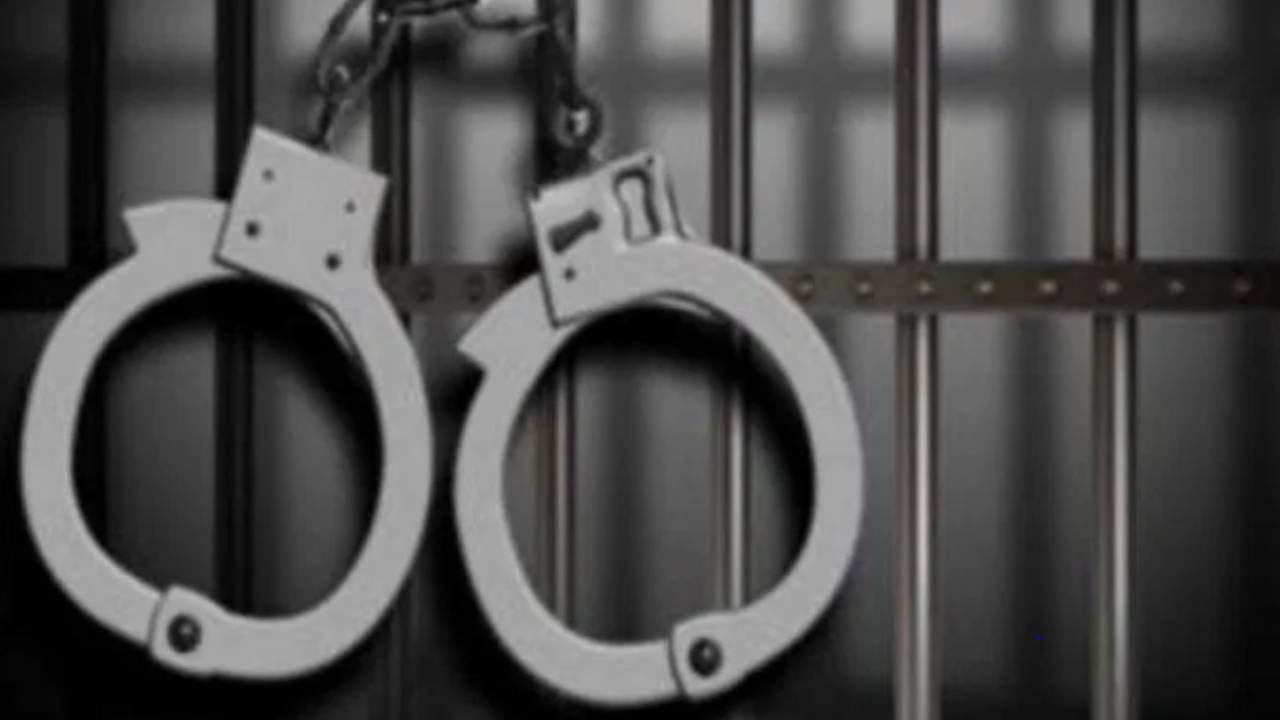 या खून प्रकरणात चंदू नावाच्या एका आरोपीला पोलिसांनी अटक केली आहे.
