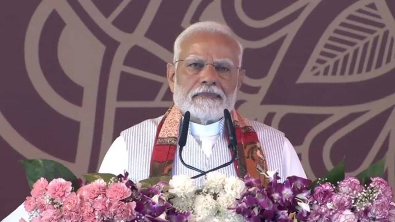 Narendra Modi : पंतप्रधान मोदी बिहारमध्ये, पहलगाम हल्ल्यातील मृतांना वाहिली श्रद्धांजली Narendra Modi : पंतप्रधान मोदी बिहारमध्ये, पहलगाम हल्ल्यातील मृतांना वाहिली श्रद्धांजली