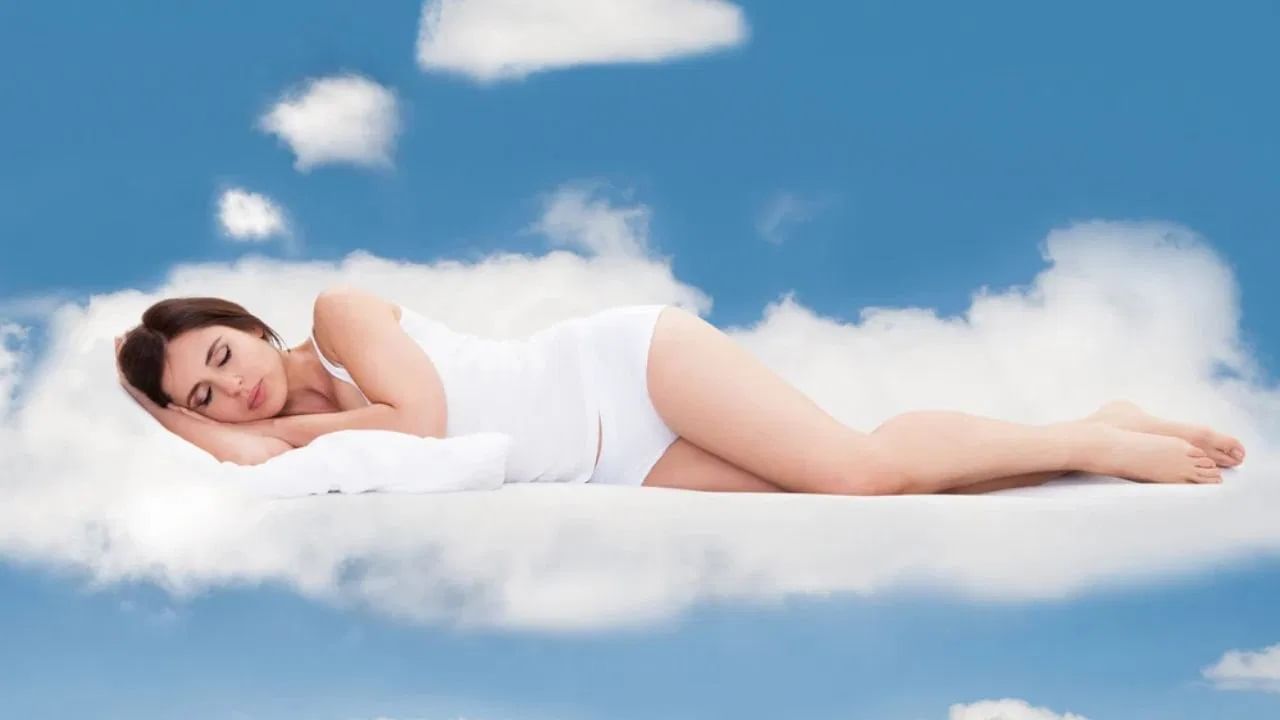 तुम्ही कधी अशा व्यक्तीचे स्वप्न पाहिले आहे का ज्याला तुम्ही तुमच्या आयुष्यात कधीही पाहिले नाही? असं अनेकदा होतं. पण सकाळी उठल्यानंतर ती व्यक्ती कशी दिसत होती आपल्या लक्षात राहत नाही. कारण मानवी मेंदू नवीन चेहरा तयार करण्यास सक्षम नाही.