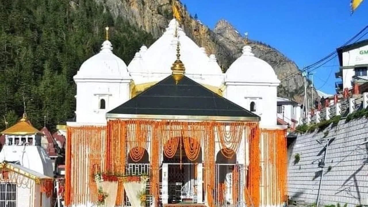 केंद्र सरकारने पाकिस्तानातून येणाऱ्या लोकांना व्हिसा न देण्याचा आणि भारतात राहणाऱ्या पाकिस्तानी नागरिकांना 48 तासांच्या आत परत पाठवण्याचा निर्णय घेतला आहे. आतापर्यंत 100 हून अधिक देशांतील लोकांनी चारधाम यात्रेसाठी नोंदणी केली आहे.
