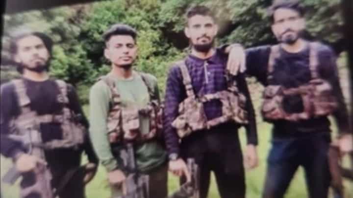 Pahalgam Terror Attack Photos : निष्पाप भारतीयांचा जीव घेणाऱ्या चार नराधमांचा फोटो आला समोर Pahalgam Terror Attack Photos : निष्पाप भारतीयांचा जीव घेणाऱ्या चार नराधमांचा फोटो आला समोर