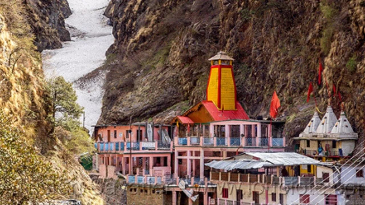 केदारनाथ, बद्रीनाथ, गंगोत्री आणि यमुनोत्री धामला भेट देण्यासाठी पाकिस्तानातून सुमारे 77 लोकांनी नोंदणी केली होती. यावेळी, चारधाम यात्रेसाठी अमेरिका, नेपाळ आणि मलेशियातील सर्वात जास्त भाविकांनी नोंदणी केली आहे.