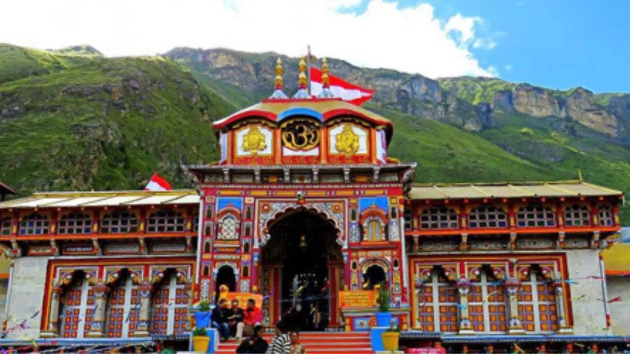 चारधाम यात्रेसाठी ऑनलाइन नोंदणीची संख्या 21 लाखांच्या पुढे गेली आहे. ज्यामध्ये 24 हजार 729 परदेशी पर्यटकांनी नोंदणी केली आहे. पहलगाममध्ये पर्यटकांवर झालेल्या दहशतवादी हल्ल्यामुळे देशभर संतापाची लाट उसळली आहे.