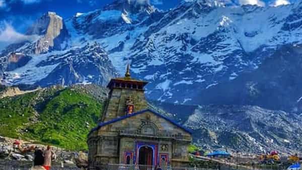 चारधाम यात्रेसाठी मोठ्या संख्येने भाविकांनी नोंदणी केली आहे. यावेळी, चारधाम यात्रेसाठी अंदाजे 21 लाख लोकांनी नोंदणी केली आहे. पहलगाम हल्ल्यानंतर भारत सरकारने पाकिस्तानी हिंदूंवर निर्बंध लादले आहेत.
