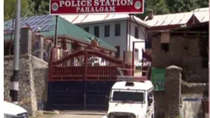 Pahalgam Terrorist Attack Updates : घोडा आणि खेचर पुरवणाऱ्यांचेही जबाब नोंदवणार Pahalgam Terrorist Attack Updates : घोडा आणि खेचर पुरवणाऱ्यांचेही जबाब नोंदवणार
