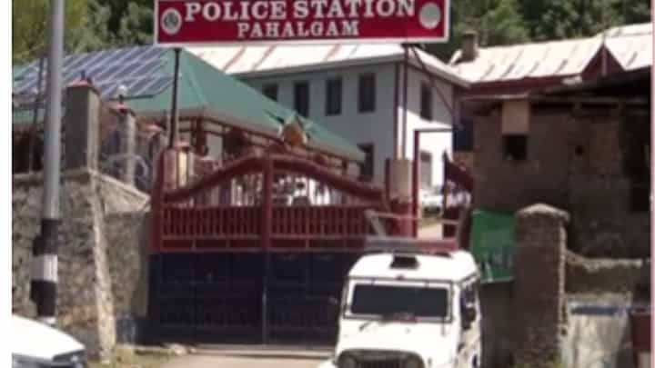 Pahalgam Terrorist Attack Updates : घोडा आणि खेचर पुरवणाऱ्यांचेही जबाब नोंदवणार Pahalgam Terrorist Attack Updates : घोडा आणि खेचर पुरवणाऱ्यांचेही जबाब नोंदवणार