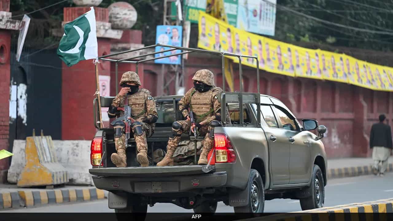 पाकिस्तानी लष्कर हादरले, बलुचिस्तान, खैबर पख्तुनख्वामध्ये हिंसक हल्ले