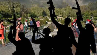 पाकिस्तानच्या कुरघोड्या काही संपेना, जम्मू काश्मीरमध्ये पुन्हा गोळीबार, एक जण जखमी