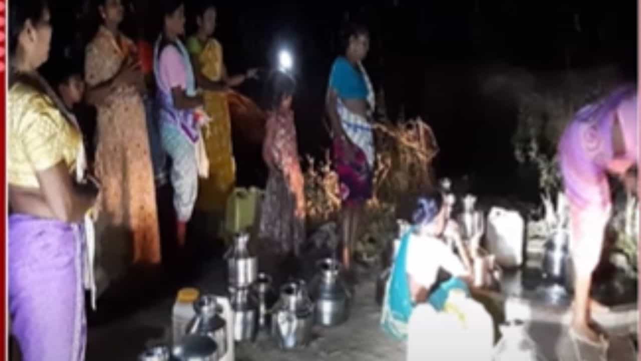 Palghar News : वाडा तालुक्यात पाणीबाणी; पाण्यासाठी रात्रभर महिलांचा बोरिंगवर मुक्काम
