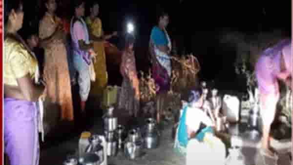 Palghar News : वाडा तालुक्यात पाणीबाणी; पाण्यासाठी रात्रभर महिलांचा बोरिंगवर मुक्काम