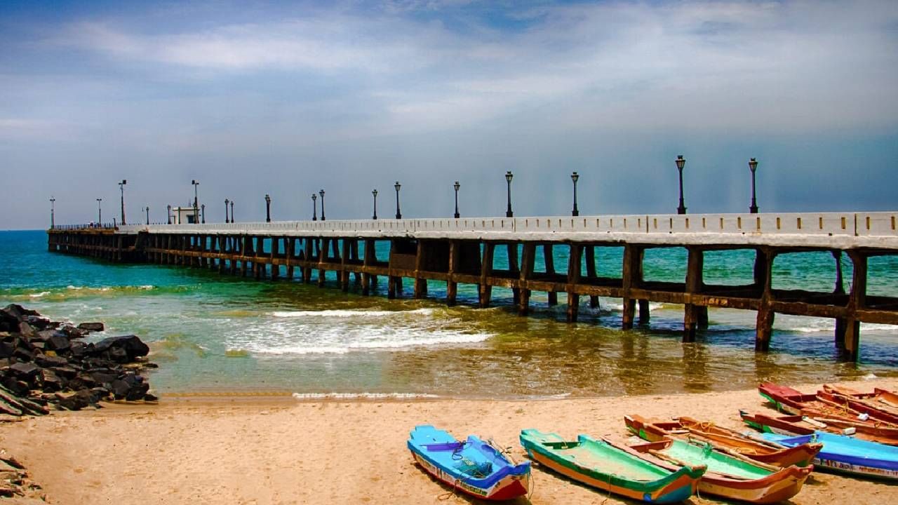 या यादीत सातव्या क्रमांकावर पुद्दुचेरी, आठव्या स्थानी अरुणाचल प्रदेश, नवव्या क्रमाकांवर केरळ आणि दहाव्या क्रमांकावर मेघालय आहे. आर्थिक स्थिरता, सांस्कृतिक समृद्धी आणि नैसर्गिक सुंदर ही यांच्या आनंदाची मुख्य कारणं आहेत. 
