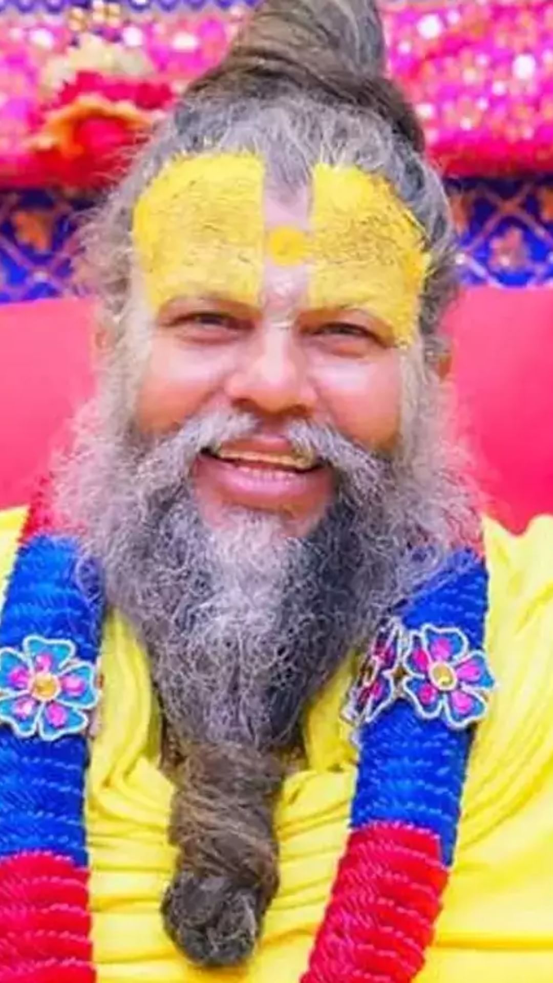 नदीत पैसे फेकल्याने खरोखरच इच्छा पूर्ण होतात?; प्रेमानंद महाराजांनी सांगितलं अखेर सत्य